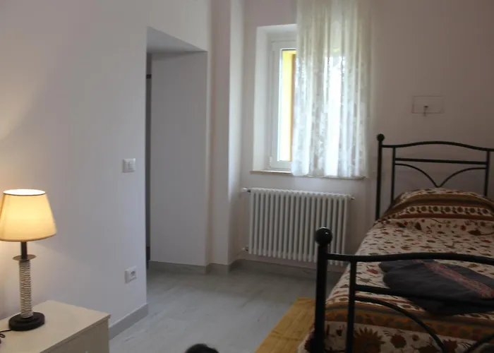 Il Silenzio Delle Colline Umbre - Vicino *