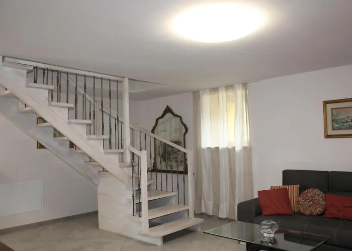 Il Silenzio Delle Colline Umbre - Vicino