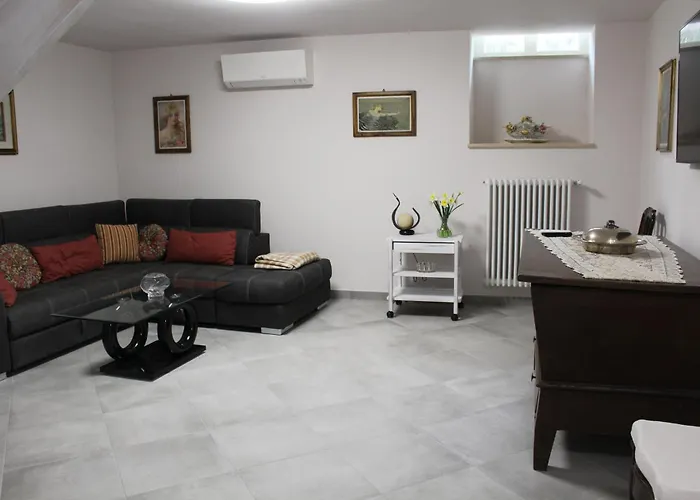 Il Silenzio Delle Colline Umbre - Vicino Todi