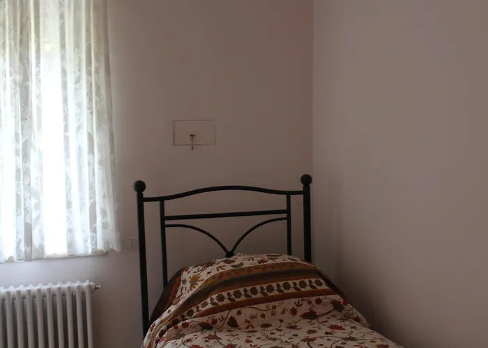 Il Silenzio Delle Colline Umbre - Vicino